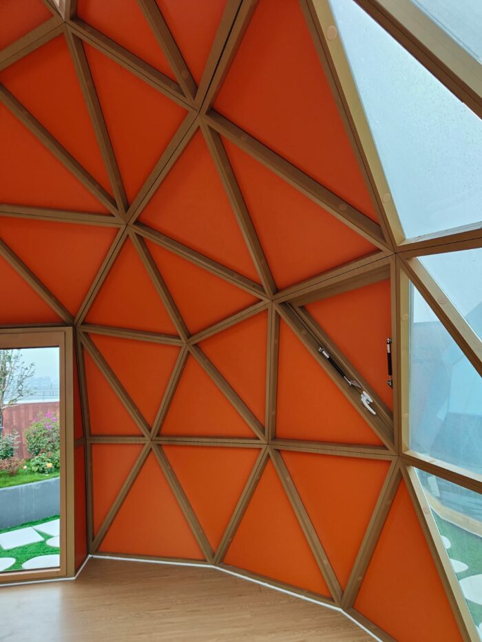 vue intérieure d'un zome en aluminium et verre