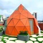 vue générale d'un zome orange