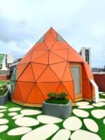 vue générale d'un zome orange